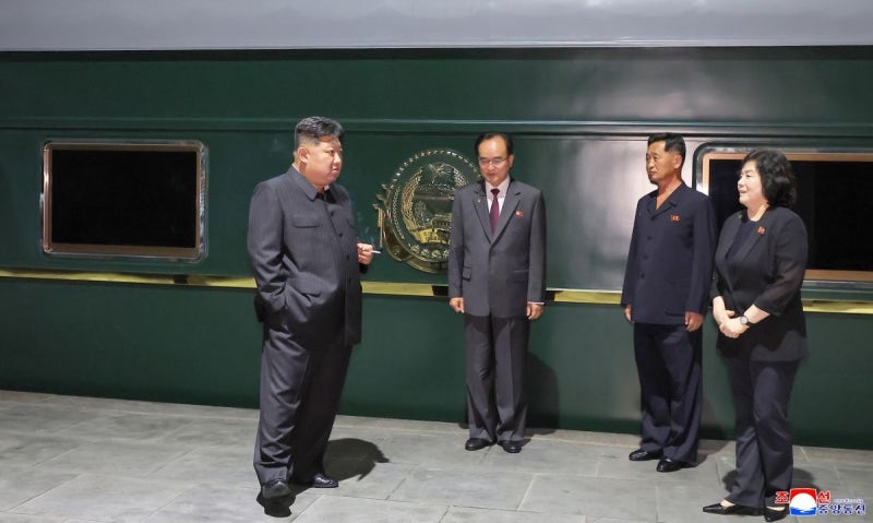 <b>김정은</b> ‘배설물’도 극비? 방중 길에 ‘전용화장실’ 챙긴 北