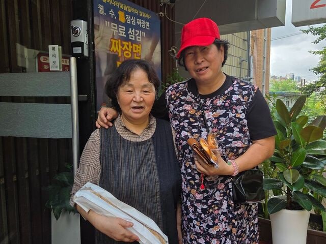 노숙인 품은 ‘엄마 목사’의 짜장면 나눔 사역 25년