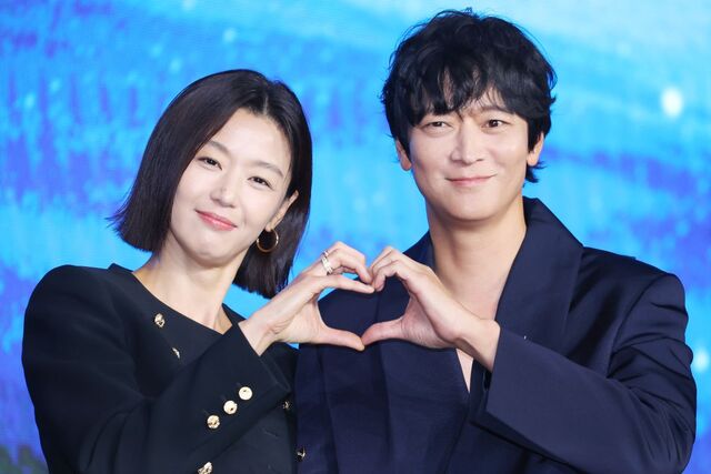 불변의 캐스팅 1위 전지현… ‘북극성’서 강동원과 첫 호흡