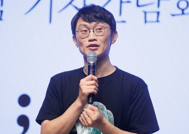 윤덕원 첫 에세이 “열심히 대충 써야 오래 일해”