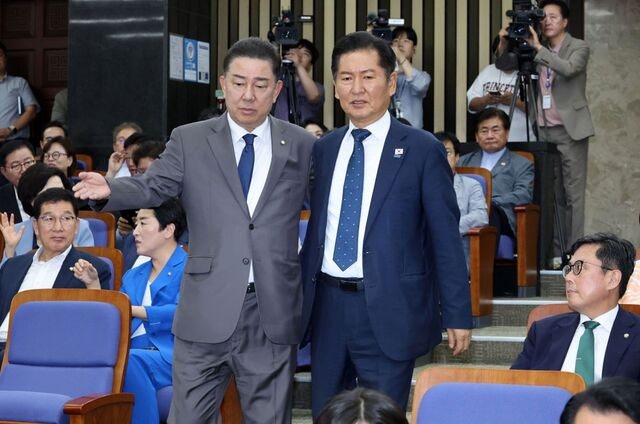 與 “<b>중수청</b>, <b>행안부 산하</b>로 가닥”… 7일 고위당정서 결정