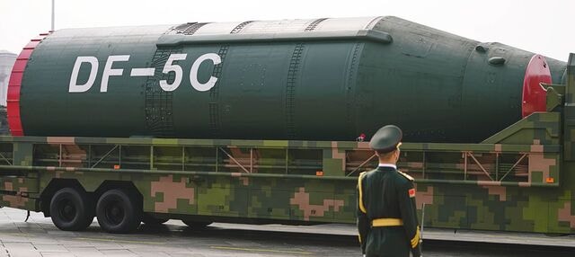 주연은 둥펑, 조연엔 괌 킬러… 한·미·일 겨냥 엄포용 무대 연출