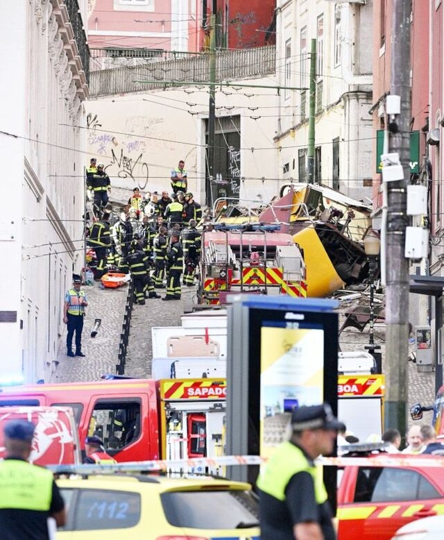 리스본 명물 노면전차 ‘푸니쿨라’ 탈선… 16명 사망, 한국인 1명 등 20여명 부상
