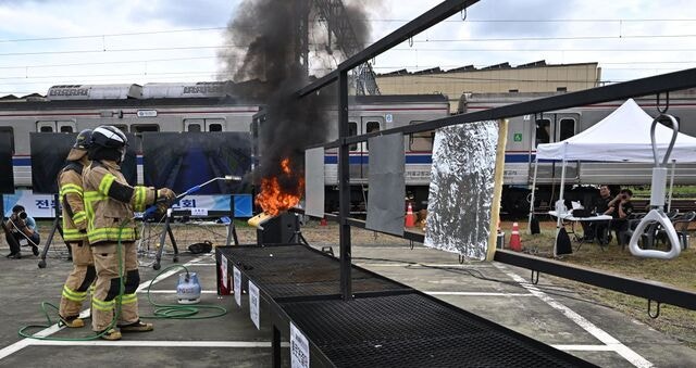 [포토] 지하철 전동차 방염 성능 시연