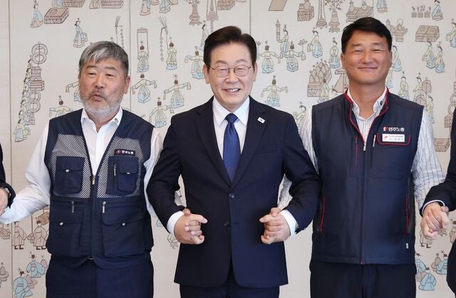 [사설] 양대 노총, 투쟁 아닌 경사노위 참여로 상생의 길 찾아야