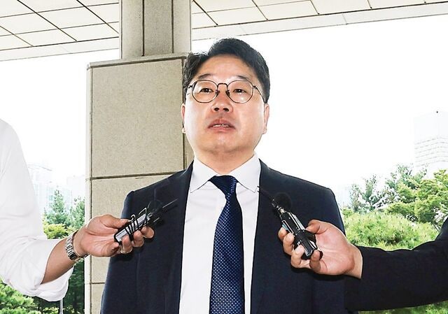 법무장관 “보완수사권 폐지 잘 논의를”… 총장직대 “헌법 명시된 검찰 개명 위기”