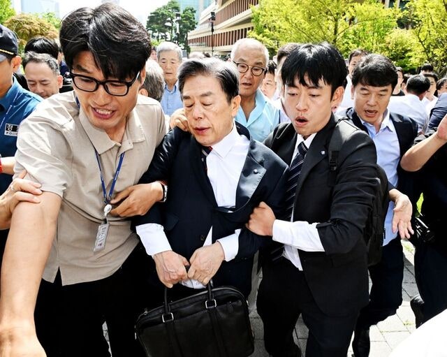 [포토] 국회 온 독립기념관장, 시민단체 항의 소동