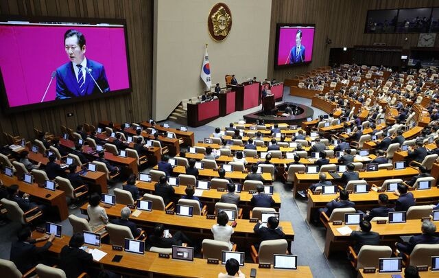 악수 하루만에… 정청래 “내란 단절 못하면 해산”