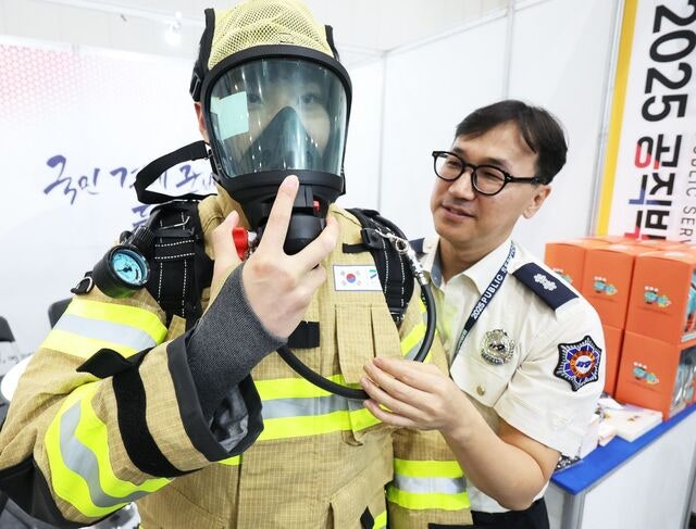 [포토] 소방관 체험해볼까