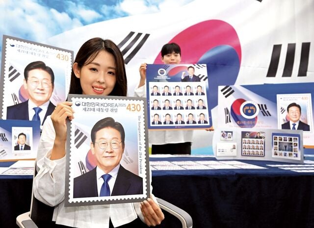[포토] 이재명 대통령 취임 100일 기념우표 판매
