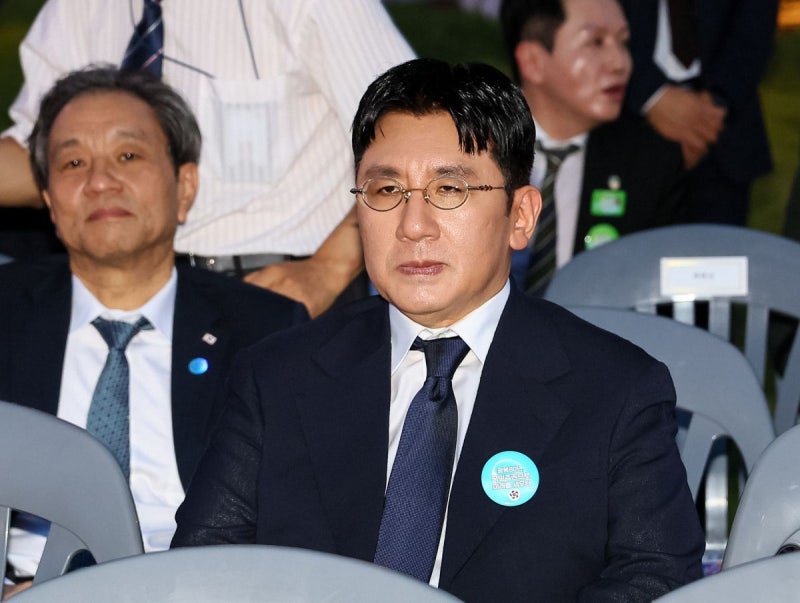 경찰, 오늘 오전 10시 ‘<b>방시혁</b> 하이브 의장’ 공개 소환