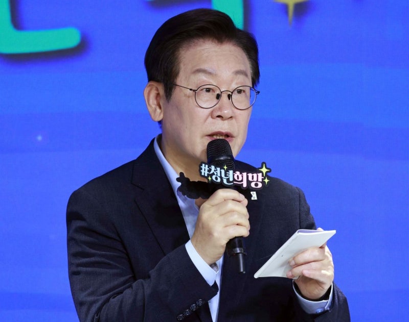 이 대통령, “기회 적어 젠더 갈등…남녀 <b>청년</b> 대화 많이 해야”