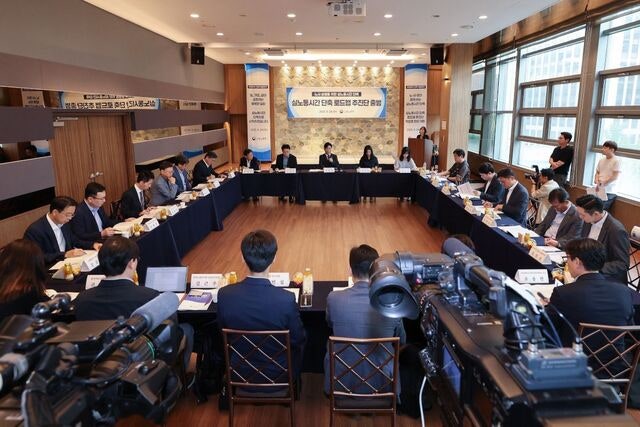 주4.5일제 노사정 머리 맞대… “근로시간 OECD 평균으로”