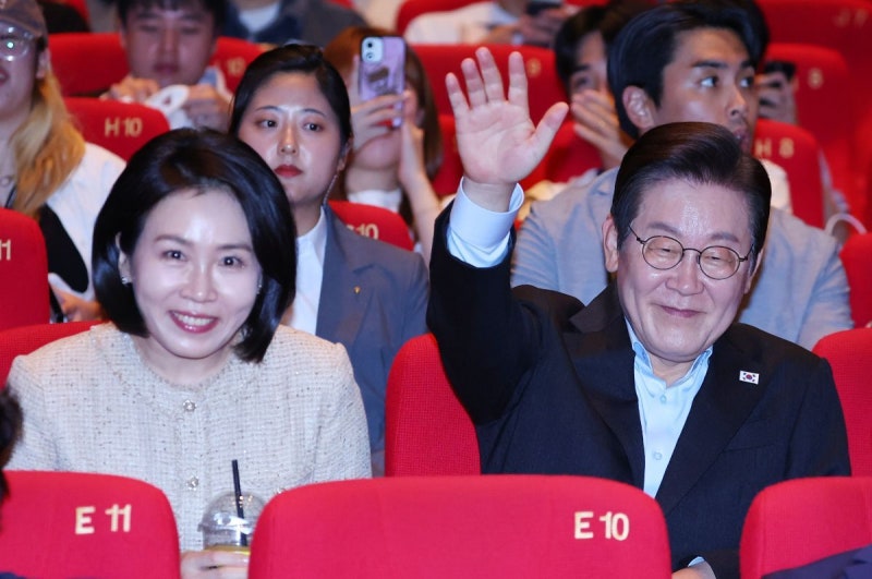 [속보] <b>김혜경 여사</b> ‘<b>이석증</b>’ <b>진단</b>…오늘 일정 취소