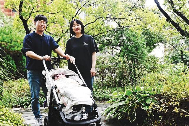 “아픈 아 이 위한 초대형 특수 유모차 절실” 엄마가 나섰다