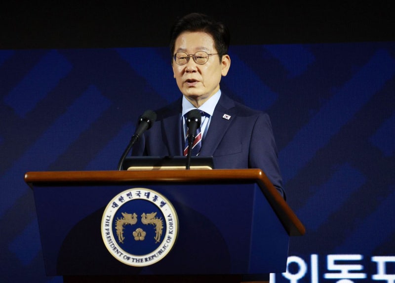 李대통령, <b>혐중 시위</b> 겨냥해 “국익 훼손 자해 행위”
