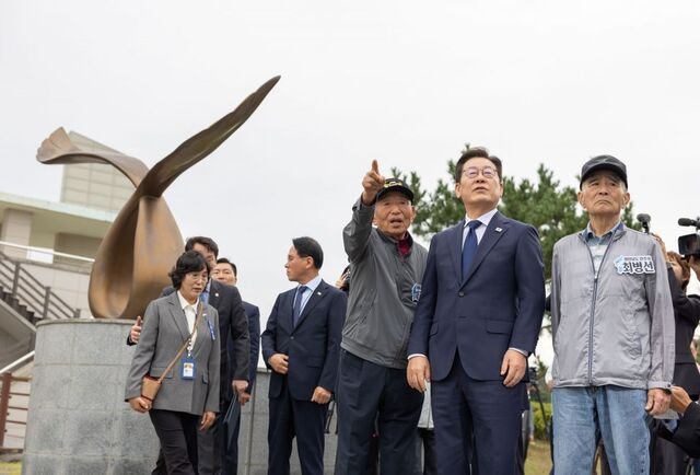 [포토] 추석 연휴, 강화군 평화전망대 찾은 이 대통령