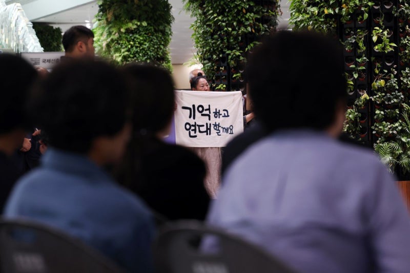 <b>제주항공 참사</b> 유족 합동차례… “끝까지 진실 위해 싸울 것”