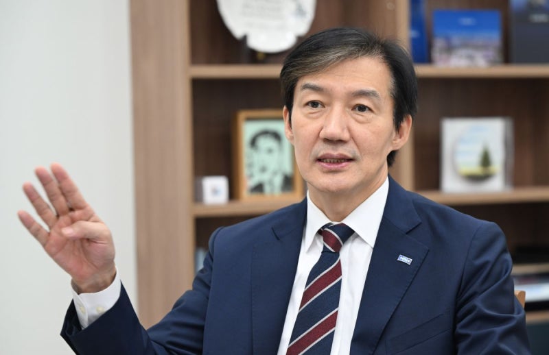 조국 “내년 지지율 10% 확보해 지선 돌입…외국이면 지귀연 <b>탄핵</b>”[인...