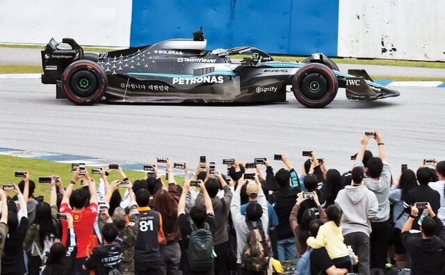 [포토] 서킷 질주하는 F1 차량