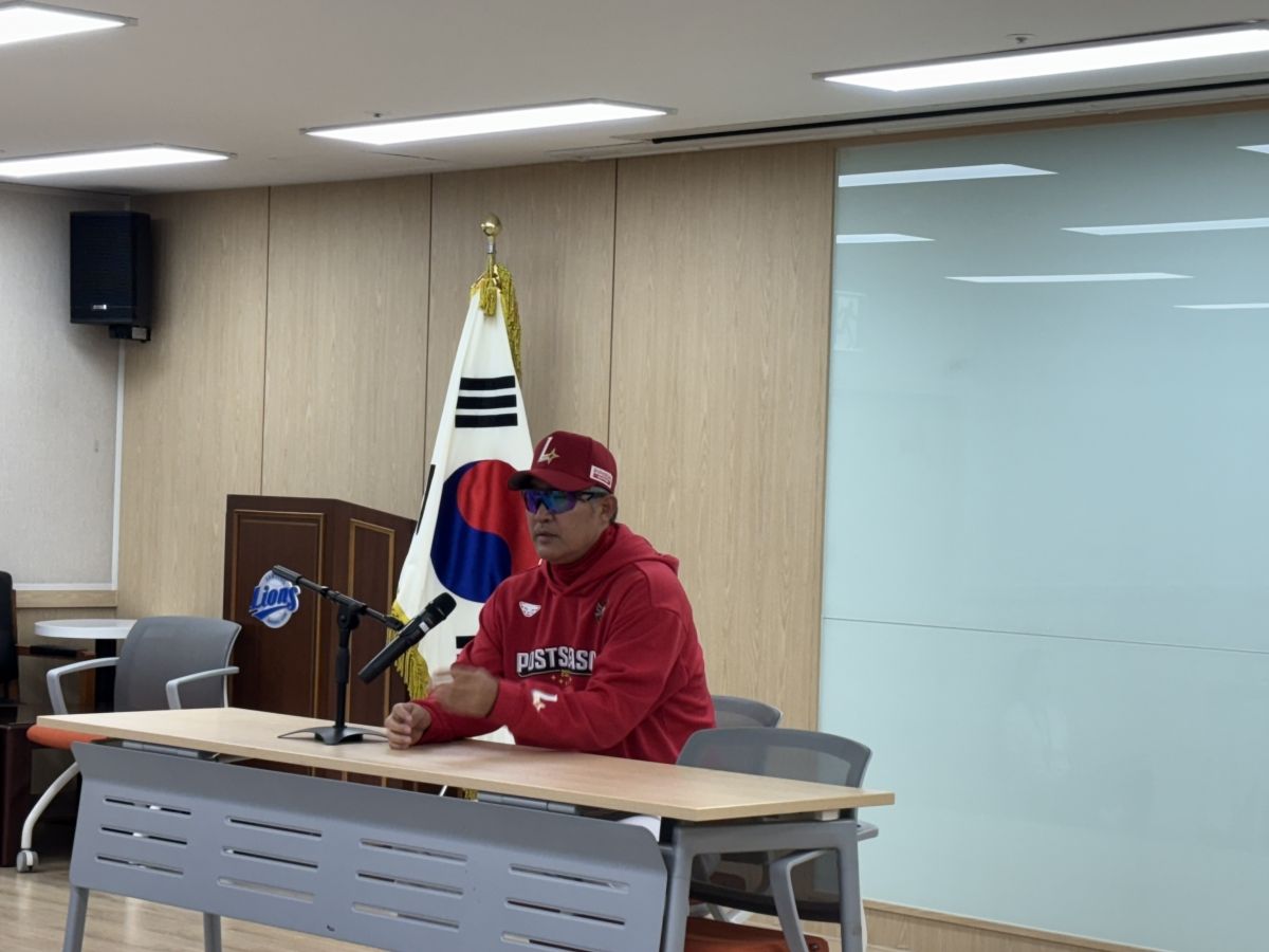 <b>이숭용</b> SSG 감독 “원칙 깨고 <b>화이트</b>까지 <b>불펜</b> 대기…김광현 믿는다”