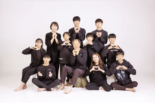 “하나님이 맡기신 생명” 가슴으로 낳은 11남매를 품다