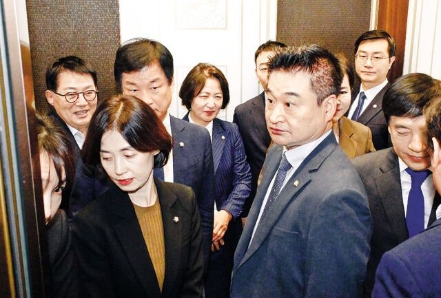 초유의 대법관 PC 기록 확인 시도… 대법원 현장 검증 충돌