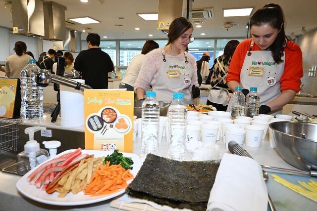 [포토] 외국인 김밥 만들기