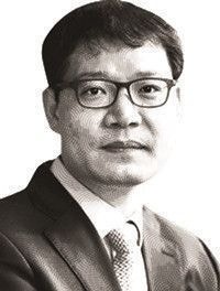 [여의춘추] 대통령실과 여당의 낯선 풍경들