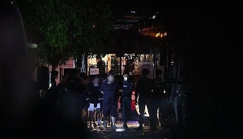 캄보디아 구금 한국인 64명, 전세기로 송환