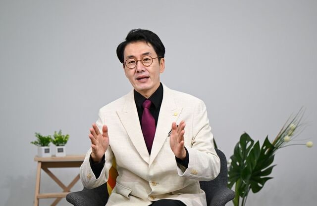 “때에 맞는 작은 도움이 모여 인생은 굴러간다”