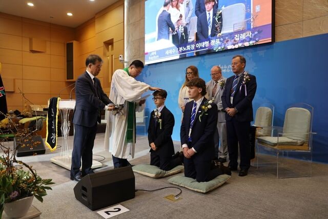 ‘한국 선교 개척자’ 존 로스 선교사의 후손, 한국인에 세례받았다