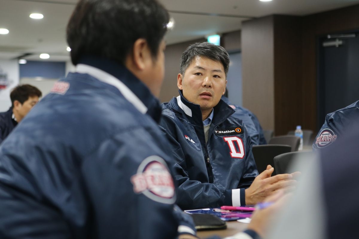 ‘우승 <b>감독</b>’ <b>김원형</b>, <b>두산</b> 베어스 지휘봉 잡는다