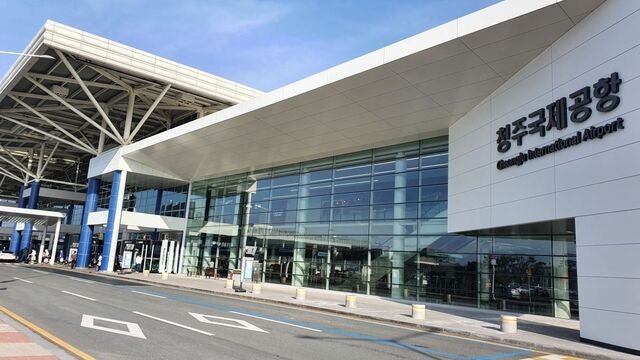 ‘116만 염원’ 청주공항 활주로 신설 서명부 정부 전달