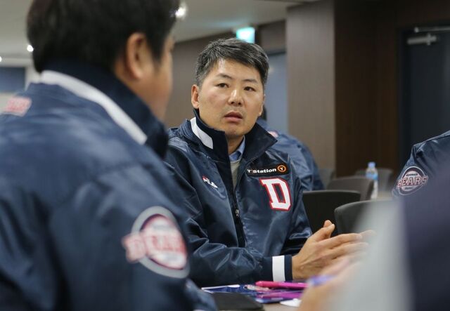 두산 베어스 지휘봉 잡은 김원형 “허슬두 재건 앞장”