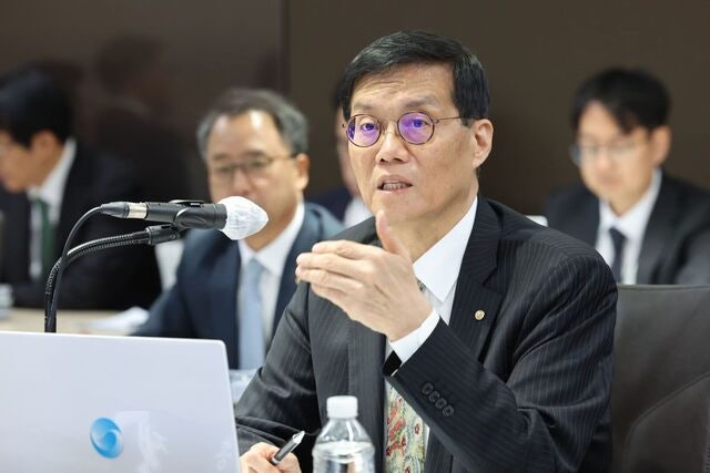 한은 총재 “美 재무부와 통화 스와프 검토한 적 없다”
