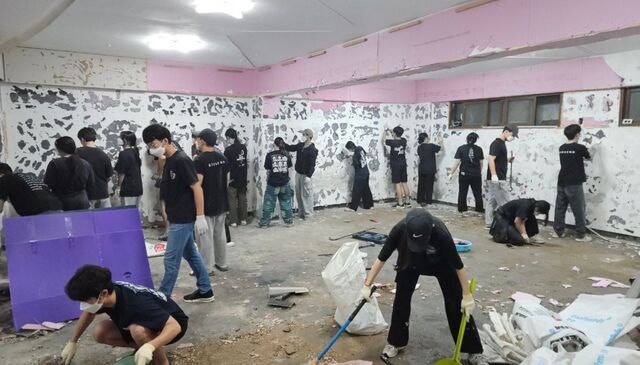 “새 회관 공사비 줄이자” DSM 소속 대학생 구슬땀