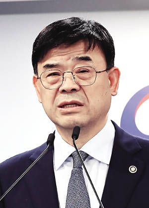 33억 아파트 보유한 국토차관  “집값 떨어지면 그때 사면 된다”
