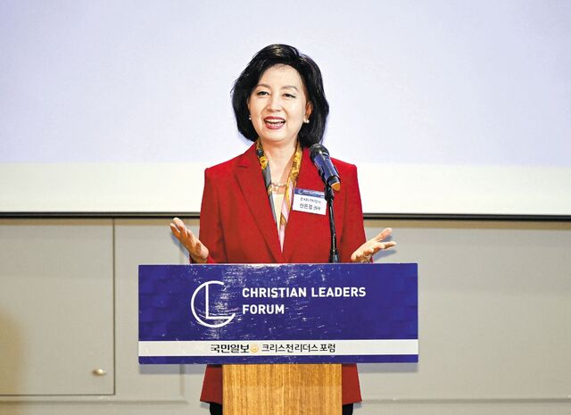 신은경 권사가 21일 서울 여의도 국민일보빌딩에서 간증자로 나서 ‘목소리도 삶도 주님을 위해’를 제목으로 이야기하고 있다. 신석현 포토그래퍼