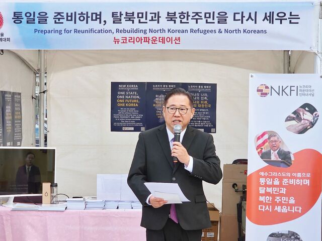케네스 배 선교사가 23일 서울 중구 서울광장에서 북한 통일 사역에 대한 국제적 관심을 호소하고 있다.