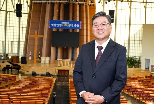 최신성 계산중앙교회 목사가 최근 인천 예배당에서 시대가 요구하는 목회의 필요성에 관해 설명하고 있다. 인천=신석현 포토그래퍼