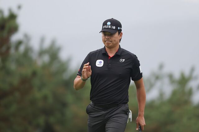 버디 8개로 역전극… 이정환, 제네시스 챔피언십 우승