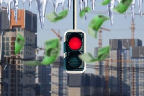 한은의 경고… “건설투자 의존하면 日·中처럼 장기침체”