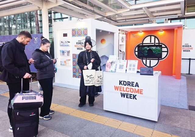 경주 찾은 외국인들 “역사·전통 살아있어… 케데헌 느낌 물씬”