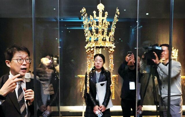 하늘과 땅 잇는 찬란한 금빛… 신라 금관 6점 한자리 모였다