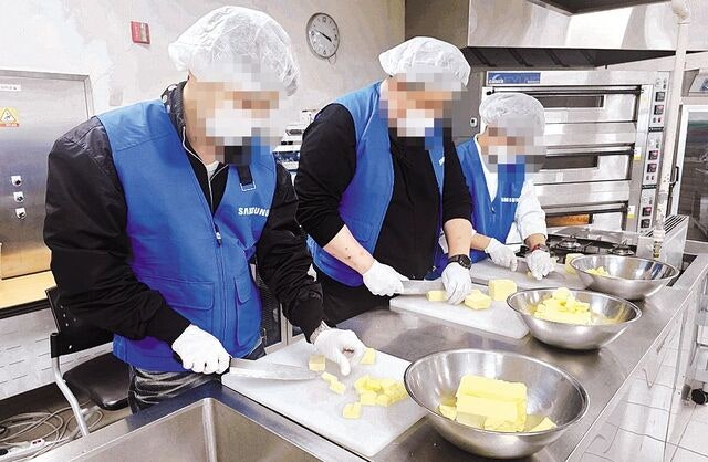 “배운 기술로 남 도울 수 있어 기뻐”… 삼성 봉사팀과 만남도