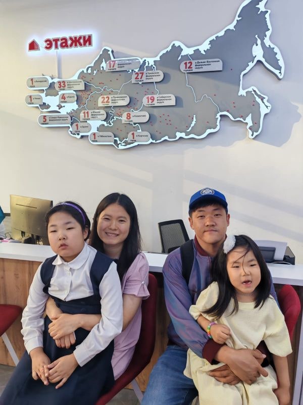 육아는 ‘고난의 행군’처럼 힘들지만 ‘영광의 행군’으로 바꿔주실 하나님 믿고 찬양합니다