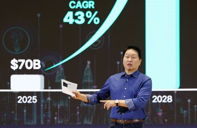 최태원 “메모리 공급 요청 많아서 걱정… 이젠 효율 경쟁”