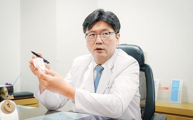 “선천적으로 귀 덜 자라… 3D 프린팅 재건술로 자신감 선물”