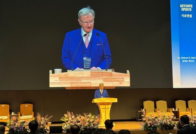 로버트 매크리 미국 뉴욕시립대 형사사법학과 교수가 5일 서울 강동구 명성교회에서 열린 학술대회에서 발언하고 있다.